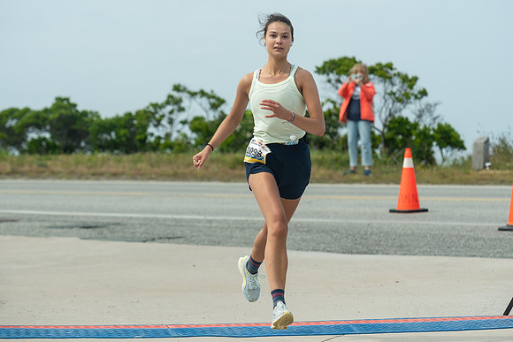 FINISH LINE CLOSEUPS-300