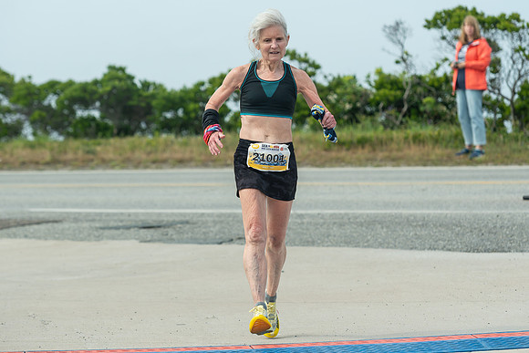 FINISH LINE CLOSEUPS-305