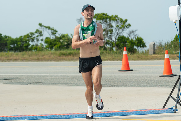 FINISH LINE CLOSEUPS-323
