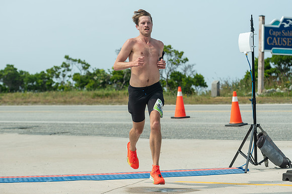 FINISH LINE CLOSEUPS-325