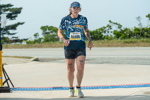 FINISH LINE CLOSEUPS-343