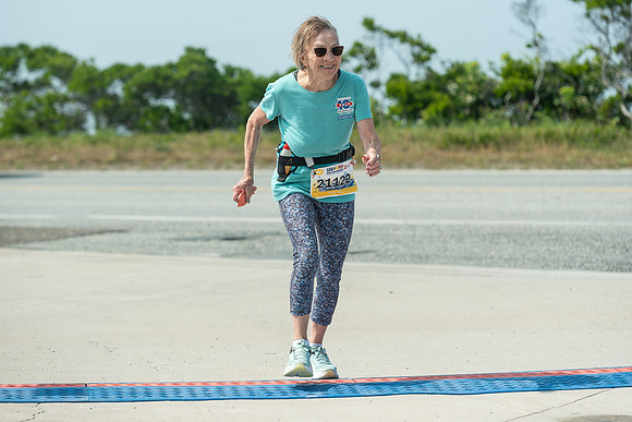 FINISH LINE CLOSEUPS-353