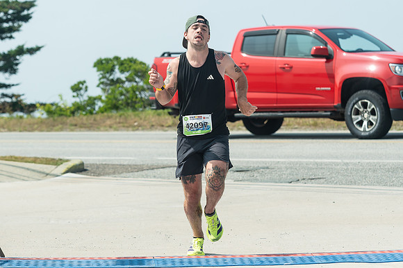 FINISH LINE CLOSEUPS-367