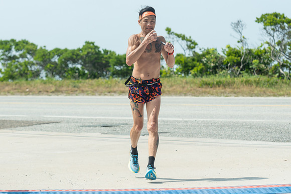 FINISH LINE CLOSEUPS-374