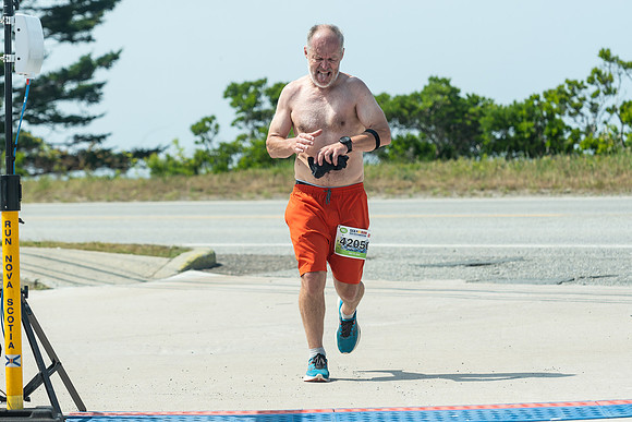FINISH LINE CLOSEUPS-376
