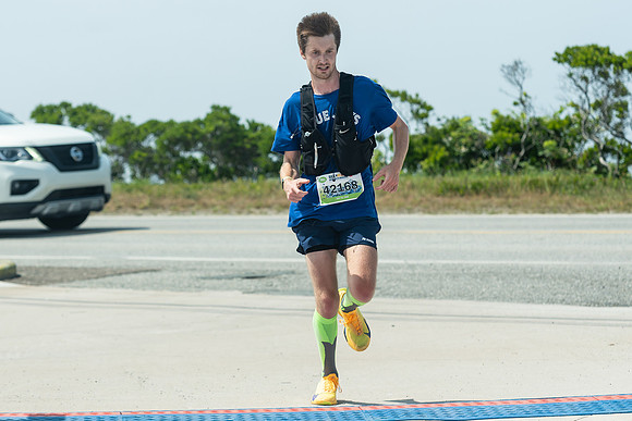 FINISH LINE CLOSEUPS-390