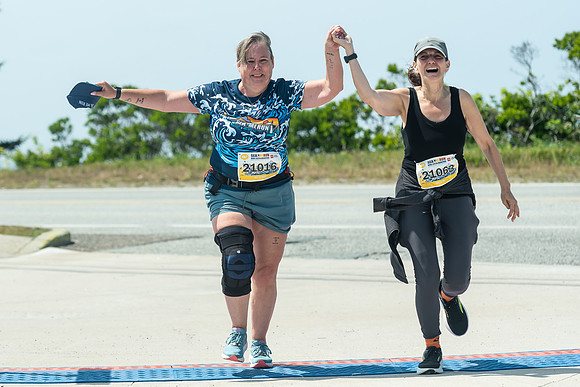 FINISH LINE CLOSEUPS-398
