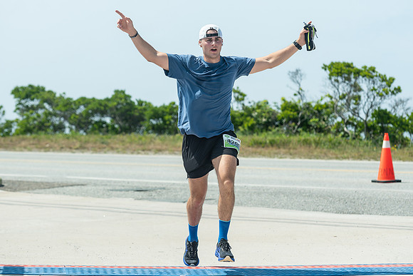 FINISH LINE CLOSEUPS-403